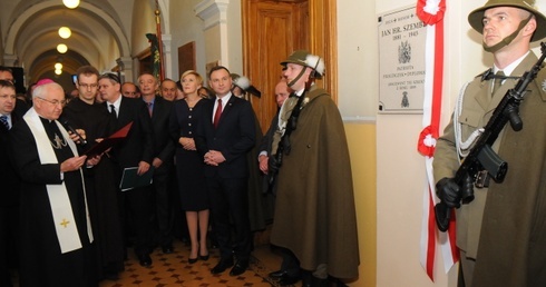 Niech polityka historyczna trwa