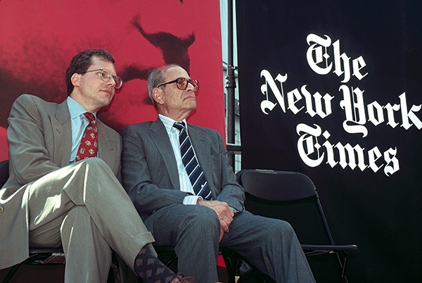 Arthur Ochs Sulzberger  (zmarł w 2012 r.)  i jego syn o tym samym imieniu – wydawcy  „New York Timesa”.  Zdjęcie z 1996 r. 