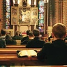 Kaplica seminaryjna jednoczy na modlitwie przełożonych z podwładnymi. Razem tworzą wspólnotę drogi