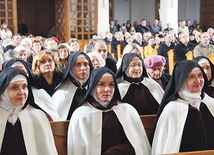 Siostry ze Zgromadzenia Sióstr Karmelitanek Dzieciątka Jezus posługują w Rzochowie od ponad pół wieku