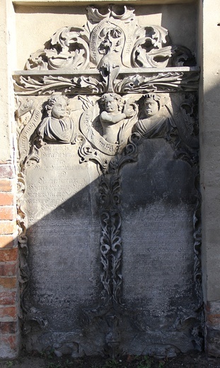 Setka zabytkowych płyt