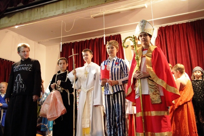 Korowód świętych na Piaskach Nowych - prezentacja konkursowa