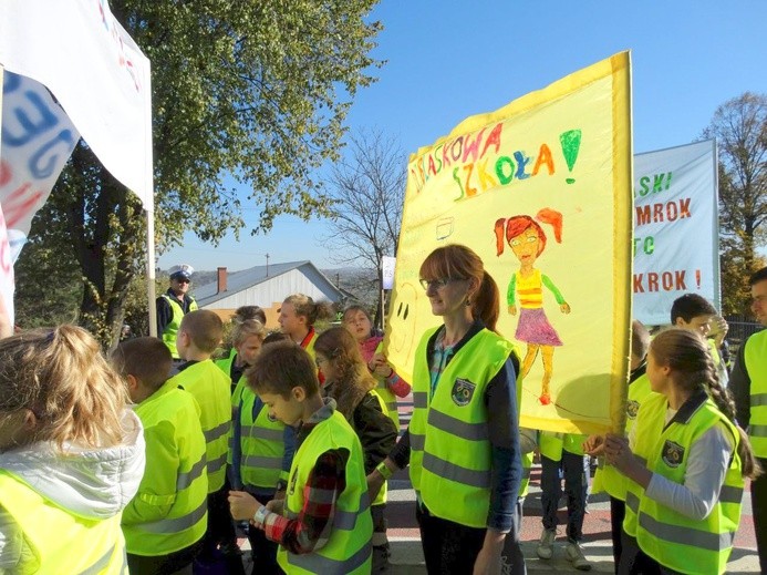 Odblaskowa szkoła w Rdziostowie