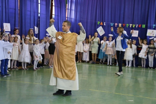 Bal Wszystkich Świętych w PSP nr 32