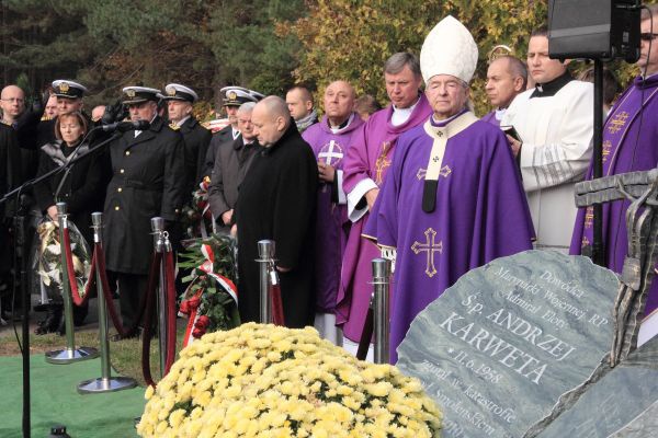 Pogrzeb szczątków adm. Karwety