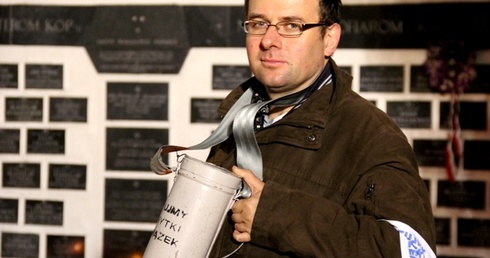 Warszawiacy ratują zabytkowe mogiły