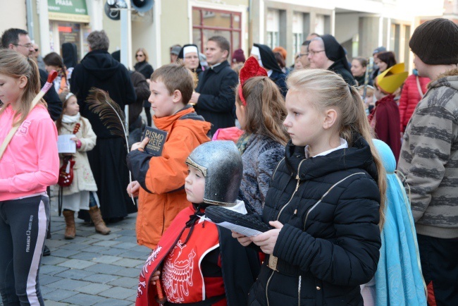 Marsz Świętych na ulicach Opola