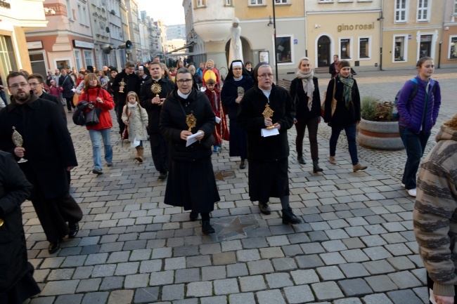 Marsz Świętych na ulicach Opola