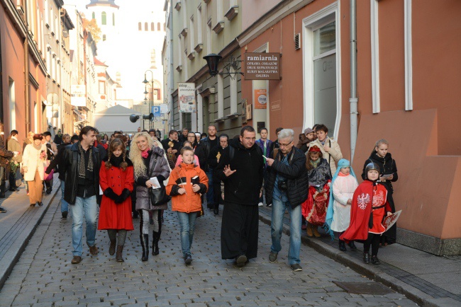 Marsz Świętych na ulicach Opola