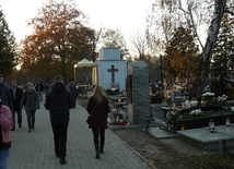 Na cmentarzach 1 listopada zostaną odprawione Msze św.