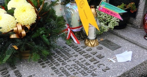 Wśród grobów uczonych, artystów i żołnierzy