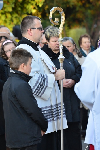 Procesja na cmentarzu katedralnym