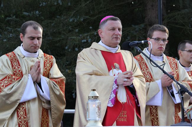 Uroczystość Wszystkich  Świętych na cmentarzu w Koszalinie