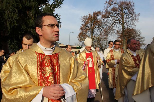 Uroczystość Wszystkich  Świętych na cmentarzu w Koszalinie