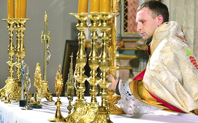 Nabożeństwo eucharystyczne  poprowadził ks. Tomasz Gwizdek,  student liturgiki na KUL