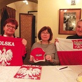  Pielgrzymi z Legnicy zabierają ze sobą polskie symbole narodowe, by na placu w Chimbote  było ich dobrze widać