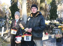 Powyżej: Na cmentarzu przy ulicy Lipowej od lat prowadzona jest kwesta na rzecz ratowania starych mogił