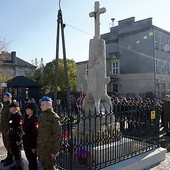 Opiekę nad tym miejscem zadeklarowali uczniowie klas mundurowych Zakładu Doskonalenia Zawodowego