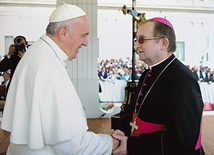  Bp Stefan Regmunt stał na czele delegacji, która w październiku zawiozła dokumenty procesu beatyfikacyjnego bp. Wilhelma Pluty do Watykanu. Jednym z punktów pielgrzymki była audiencja u papieża Franciszka