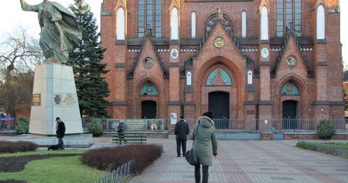 Abp Hoser przyznał, że potrzebna jest aktywniejsza współpraca parafii z ludźmi świeckimi