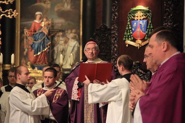 Eucharystia w intencji zmarłych biskupów i kapłanów