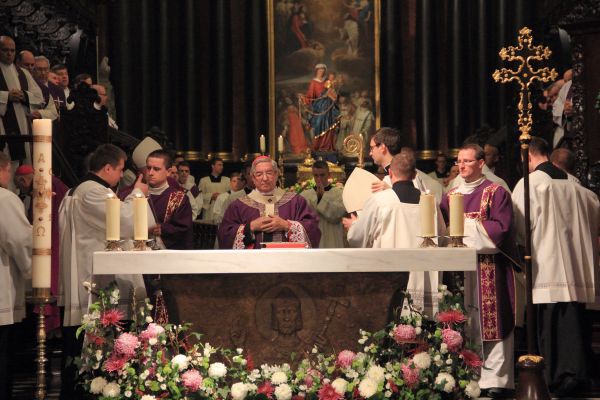 Eucharystia w intencji zmarłych biskupów i kapłanów