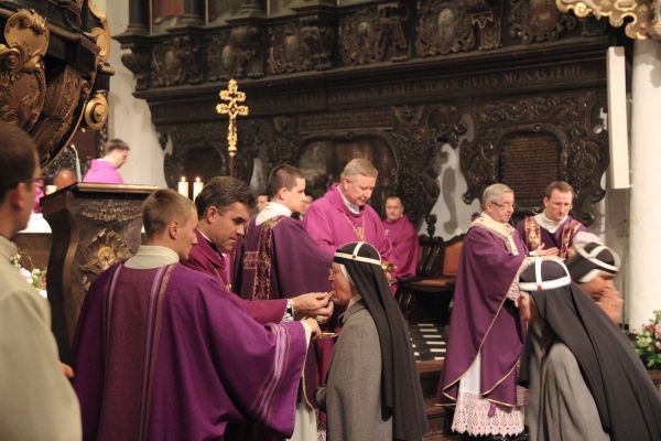 Eucharystia w intencji zmarłych biskupów i kapłanów