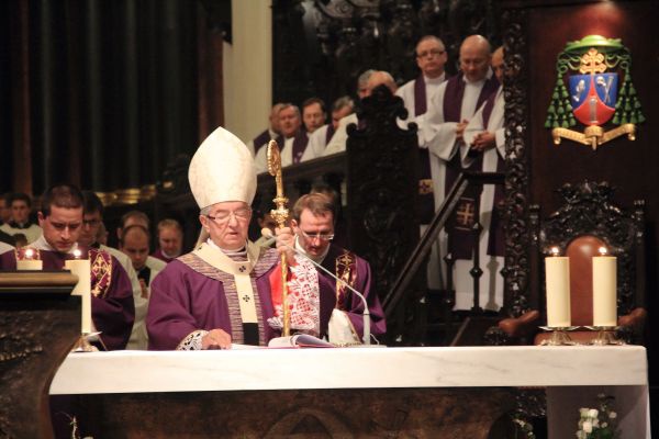 Eucharystia w intencji zmarłych biskupów i kapłanów