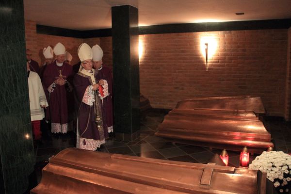 Eucharystia w intencji zmarłych biskupów i kapłanów