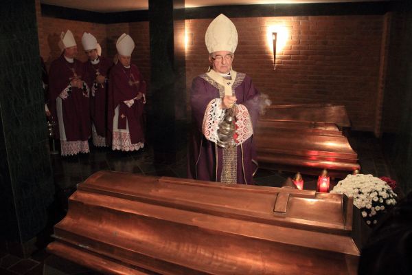 Eucharystia w intencji zmarłych biskupów i kapłanów
