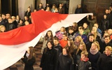 Pięćdziesięciometrowa flaga Polski przywołała pamięć tych, którzy polegli za naszą ojczyznę
