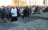 Z Krzyżem w byłym KL Birkenau