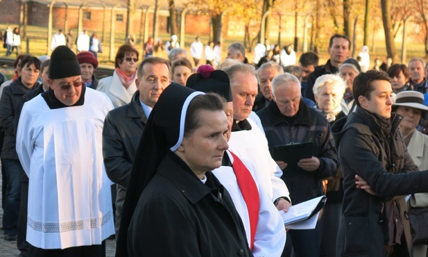 Z Krzyżem w byłym KL Birkenau