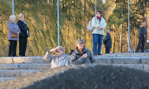 Z Krzyżem w byłym KL Birkenau