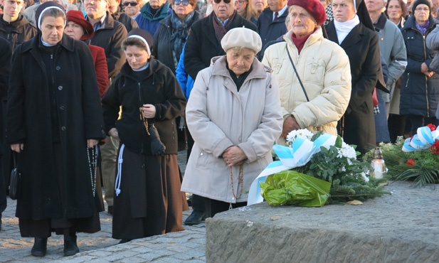 Z Krzyżem w byłym KL Birkenau