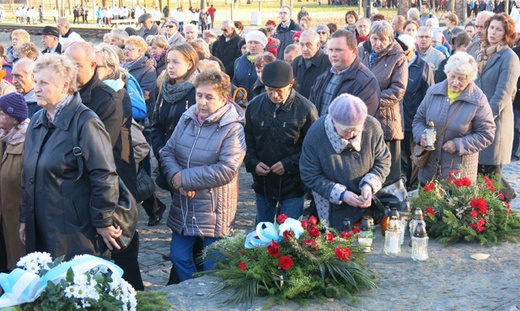 Z Krzyżem w byłym KL Birkenau