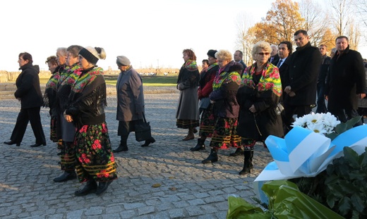 Z Krzyżem w byłym KL Birkenau