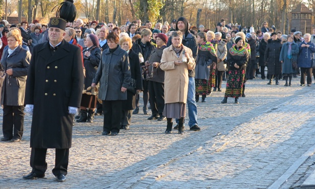 Z Krzyżem w byłym KL Birkenau