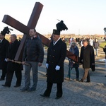 Z Krzyżem w byłym KL Birkenau