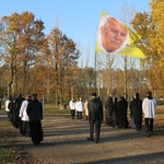 Z Krzyżem w byłym KL Birkenau