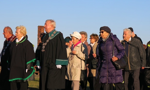 Z Krzyżem w byłym KL Birkenau