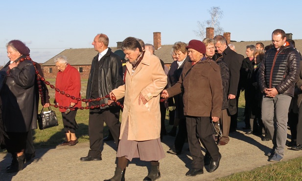 Z Krzyżem w byłym KL Birkenau