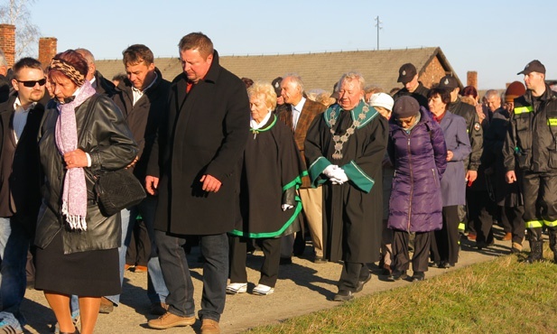 Z Krzyżem w byłym KL Birkenau