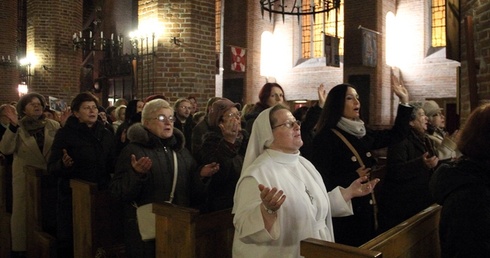 Pełne ławki są potwierdzeniem, że diecezjanie chcą się dobrze przygotować do nadchodzącego Roku Miłosierdzia