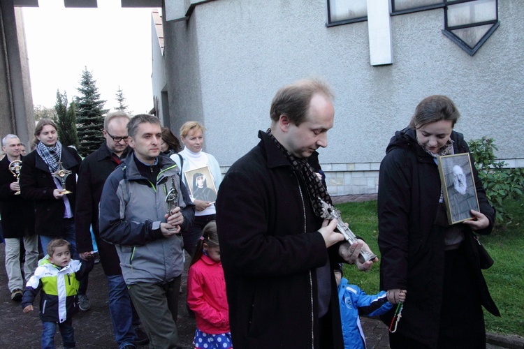 Korowód świętych na Piaskach Nowych - procesja z relikwiami