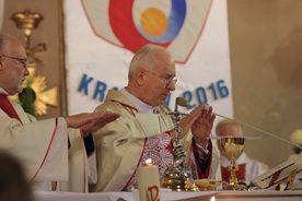 Uczestnicy spotkania uczestniczyli w Eucharystii pod przewodnictwem bp. Andrzeja F. Dziuby