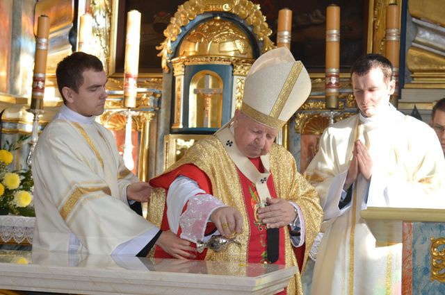 Konsekracja ołtarza w kościele św. Katarzyny w Nowym Targu 