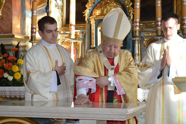 Konsekracja ołtarza w kościele św. Katarzyny w Nowym Targu 