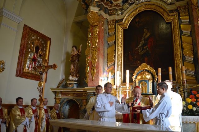 Konsekracja ołtarza w kościele św. Katarzyny w Nowym Targu 