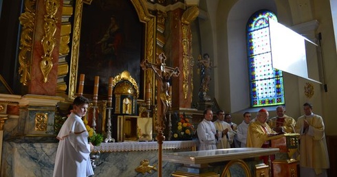 Konsekracja ołtarza w kościele św. Katarzyny w Nowym Targu 